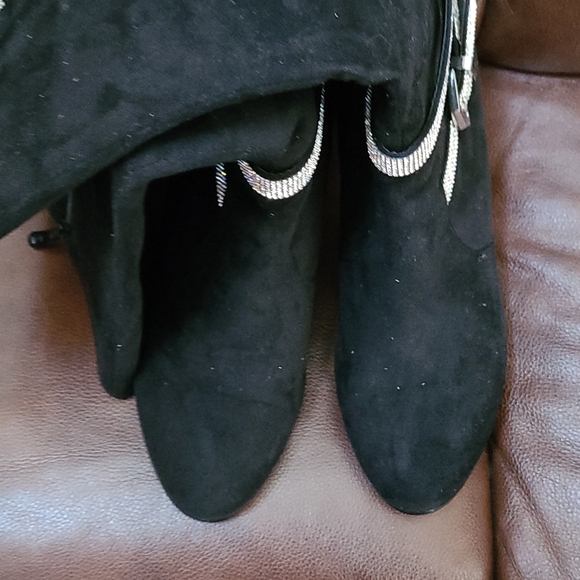 Beautiful Boots - Picture 8 of 8